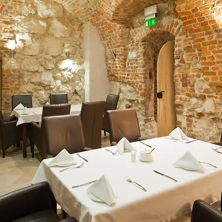 Hotel Unicus Old Town - Destigo