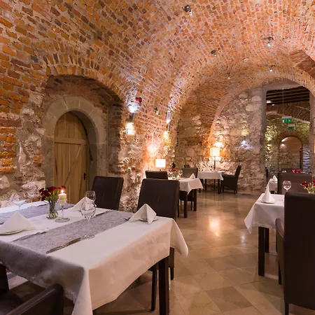 Hotel Unicus Old Town - Destigo