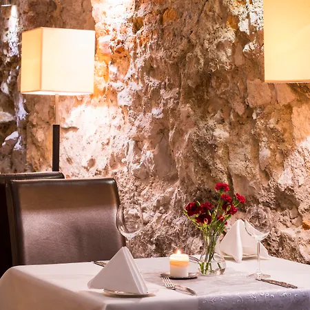 Unicus Old Town - Destigo Hotel