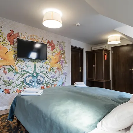 Ester Hotel