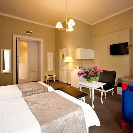 Leone Aparthotel 3*