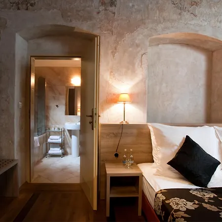 Santi Hotel