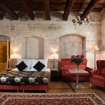 Santi Hotel 4*