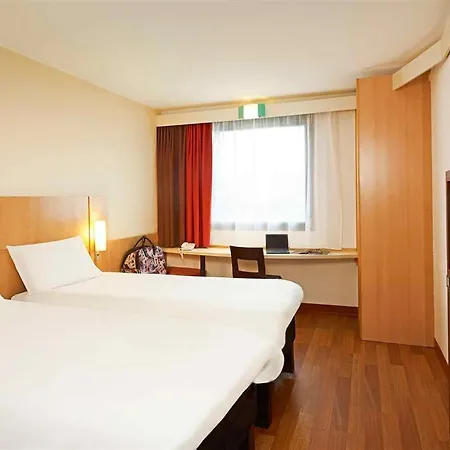 Ibis Centrum Hotel 3*