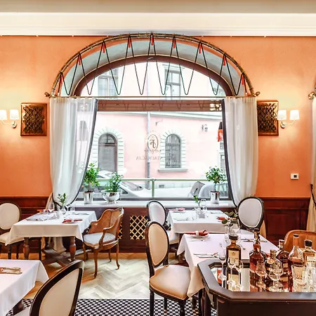 H15 Francuski Old Town - Destigo