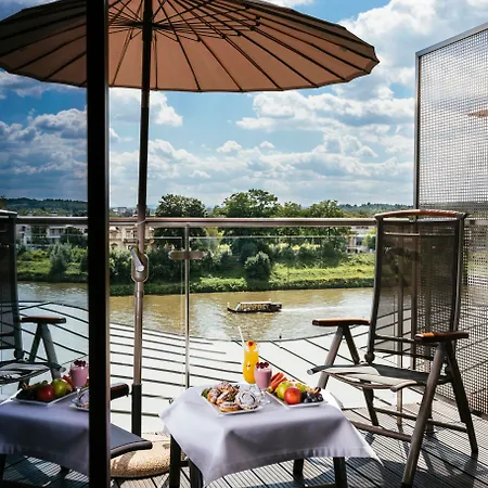 Otel Niebieski Art &
