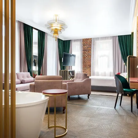 Hotel Golden Queen