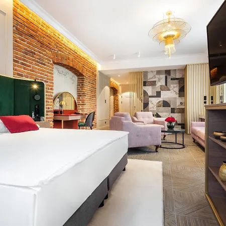 Golden Queen Hotel 4*