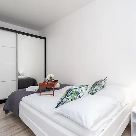 Salsa Cracow By Renters Apartament *