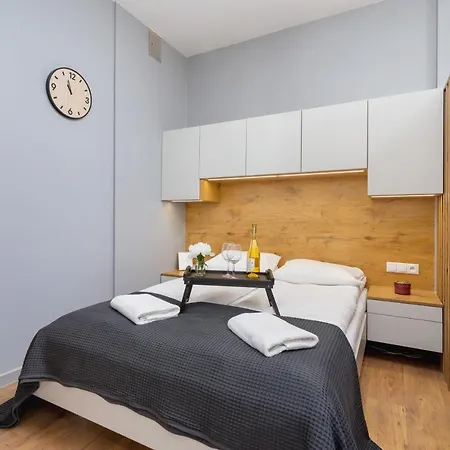 Trendy By Renters Apartament