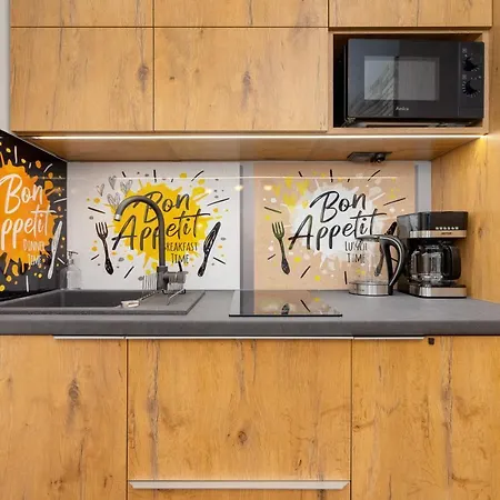 Trendy By Renters Apartament