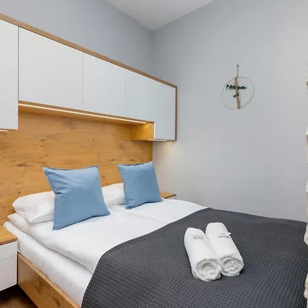 Trendy By Renters Apartament