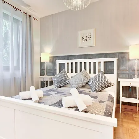 Tyzenhauz Economy Apartment Krakow