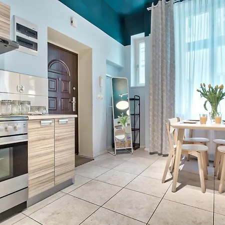 Tyzenhauz Economy Apartment