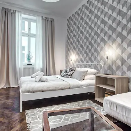 Tyzenhauz Economy Apartment