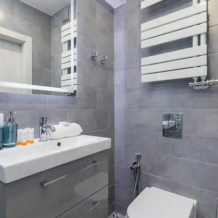 Apartment Underground Kielecka Rondo Mogilskie By Renters *