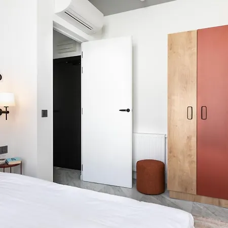 H11 Aparthotel