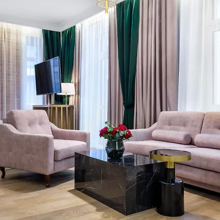 Golden Queen Hotel
