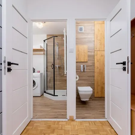Grota Roweckiego Ruczaj Cracow By Renters Apartment *
