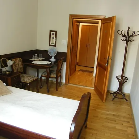 Kajzer Apart Otel 2*