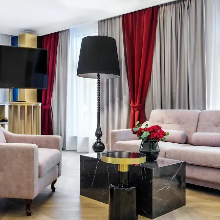 Golden Queen Hotel