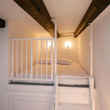 Otel Hive Family House
