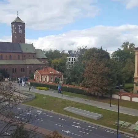 Tour Lubomirskiego 23 *
