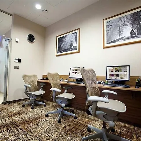 Hilton Garden Airport Otel 4*