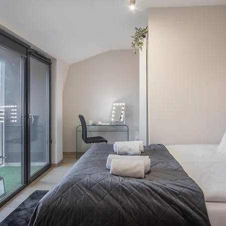 Apartman Iron