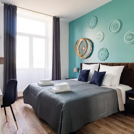 Apartment Luxe Living Castle View *