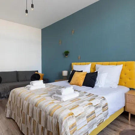 Luxe Living Castle View Apartment *