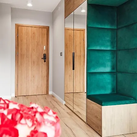 Househost :miodowa 42/4b Apartment *