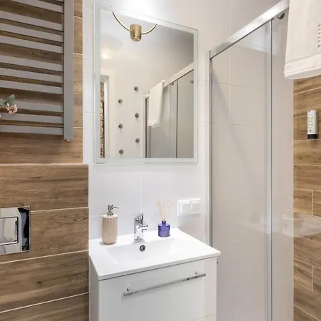 Luxe Living Castle View Apartment *