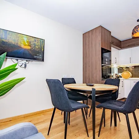 Inpoint Spacious Near Main Square & Kazimierz District Апартаменты *