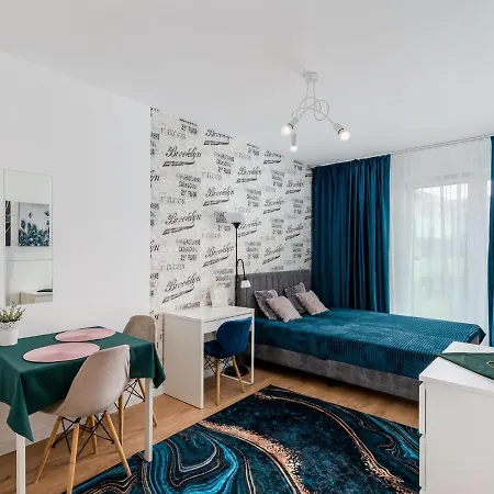 Apartament Kolorowe Balkony Czyzewskiego 3 Apartment *