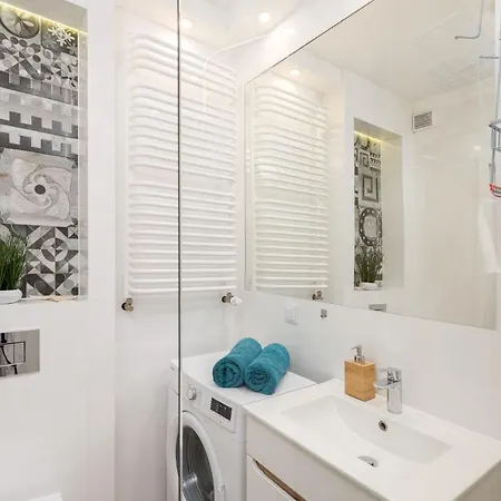Apartament Kolorowe Balkony Czyzewskiego 3 Apartment *