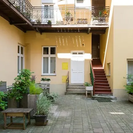 Sekretne Gniazdko W Tajemniczym Ogrodzie Krakow