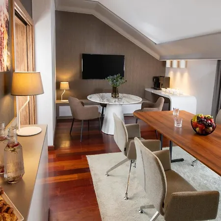Leonardo Boutique Center Hotel 4*