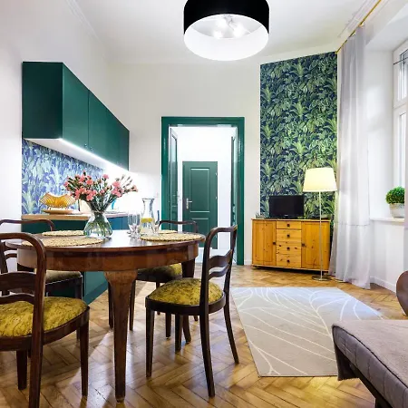 Tyzenhauz Economy Apartment