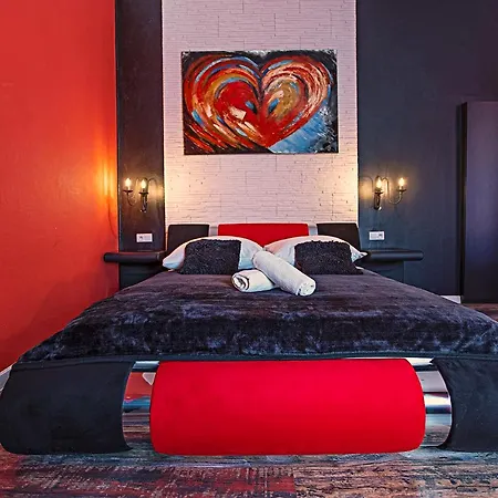 Mikołajska 5 Apartament *