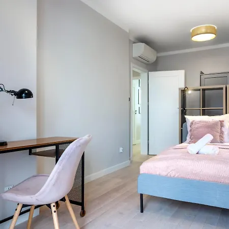 Tyzenhauz Rakowicka Street Apartment Krakow