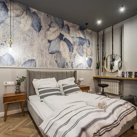 Charming In The Old Town Apartment *