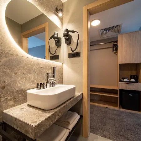Alexander Hotel 3*