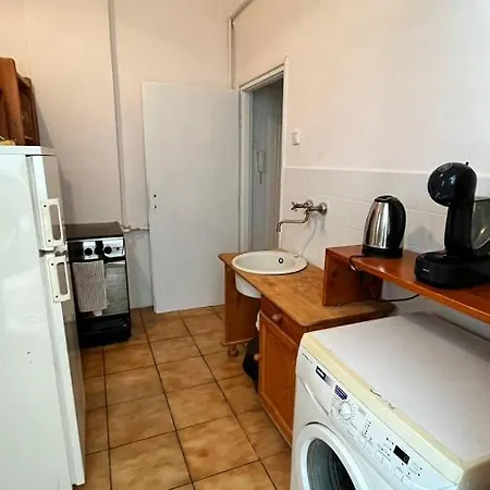 Bedroom Near The Bus And Train Station Accommodatie bij particulieren