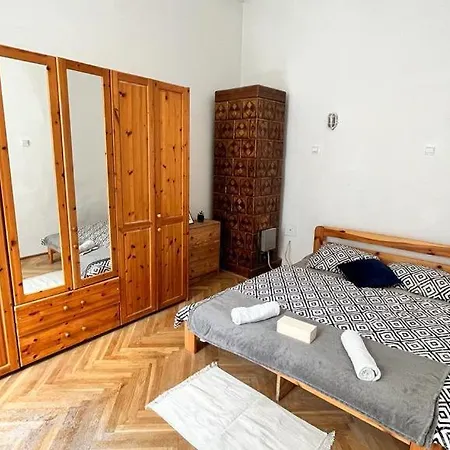 Bedroom Near The Bus And Train Station Accommodatie bij particulieren Krakau