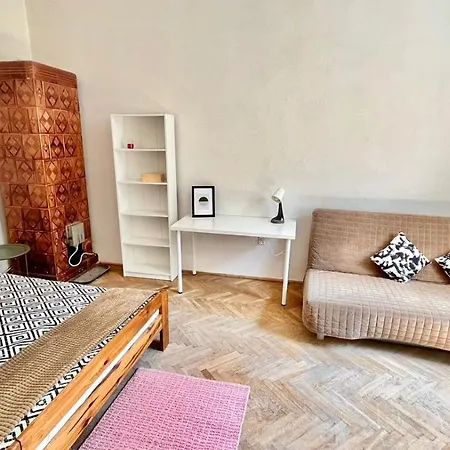 Bedroom Near The Bus And Train Station Accommodatie bij particulieren