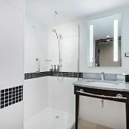 Hampton By Hilton 3*