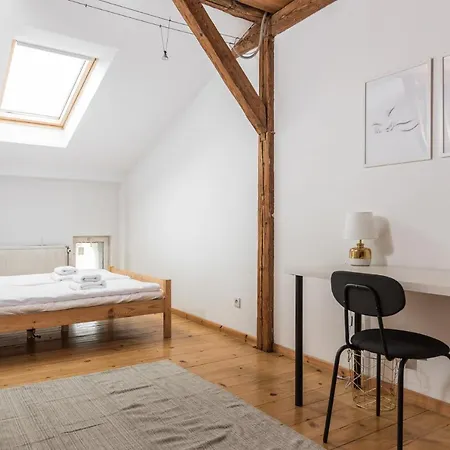 Old Town Loft - 7 Bedroom - By Upstairs Appartement *