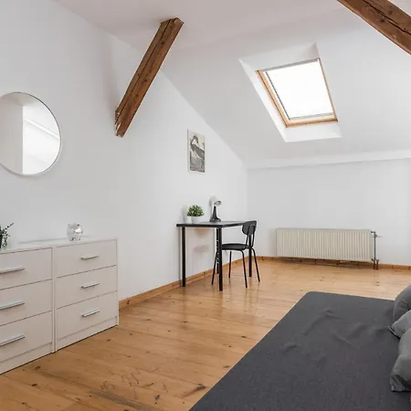 Old Town Loft - 7 Bedroom - By Upstairs Cracovie