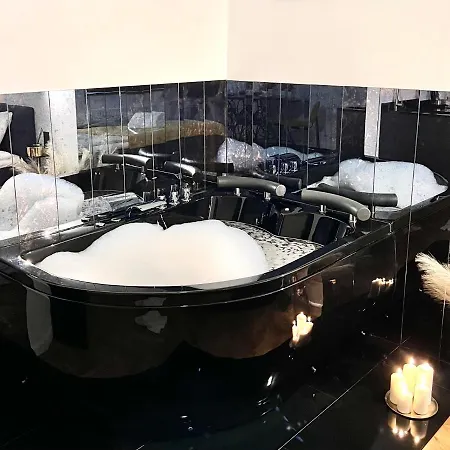 Old Town Jacuzzi Apartment Krakow